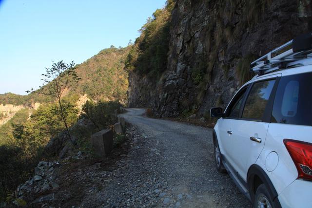 安徽最狂野的自驾公路，没有围栏落石颇多，比皖南川藏线更值得去-5.jpg