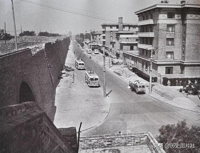 解放初期的北京城，没有拆迁改造，还原原汁原味的古城旧貌-12.jpg