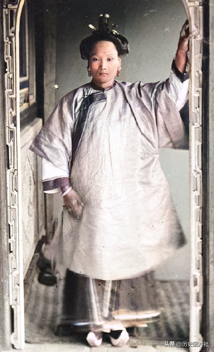 外国人拍摄百年前的中国女性，汉女和满女哪个更漂亮-3.jpg