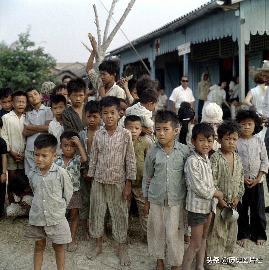 越南战争期间的高清旧照，残酷战争下的群众生活-1.jpg