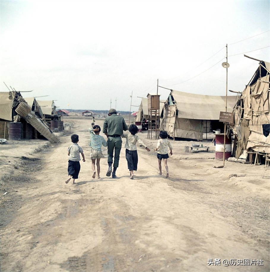 越南战争期间的高清旧照，残酷战争下的群众生活-14.jpg