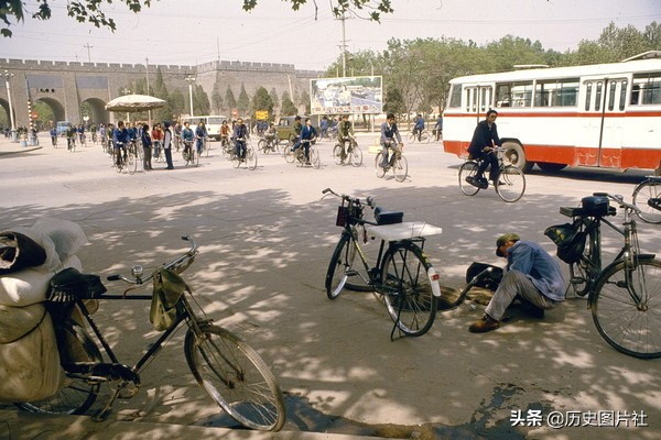街拍80年代的西安，图9碑林区三学街小学-8.jpg