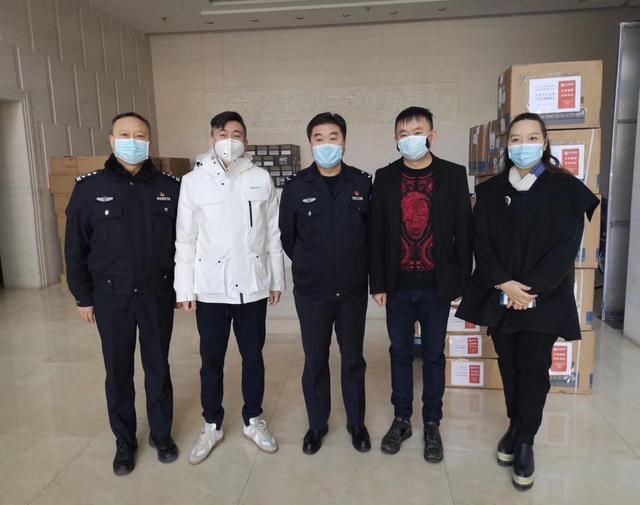 助力北京抗疫一线！文旅中国捐献防护套装关爱公安干警-1.jpg