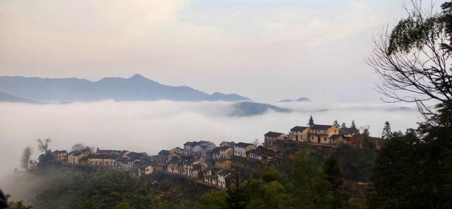 安徽最高最美的村庄，被誉为云里的村子，来到这里就不想走了-1.jpg