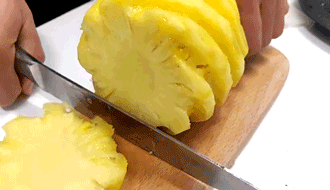 来自中国菠萝之乡的脆甜菠萝，小伙一口吃了三个，一口清爽到胃-7.jpg