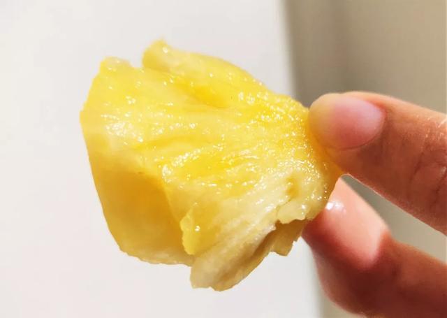 来自中国菠萝之乡的脆甜菠萝，小伙一口吃了三个，一口清爽到胃-8.jpg