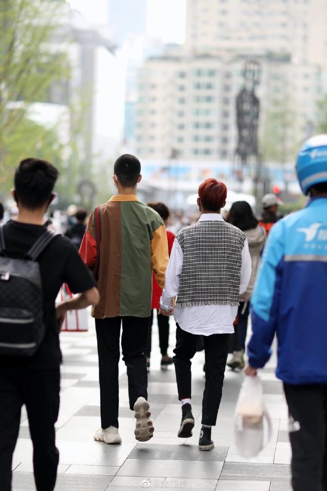 成都街拍：男士穿搭分享，帅就完事儿~-8.jpg