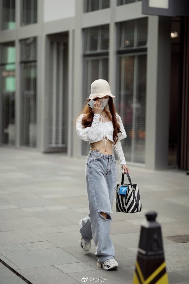 成都街拍：真正的小个子穿搭榜样，看她就够了！-19.jpg