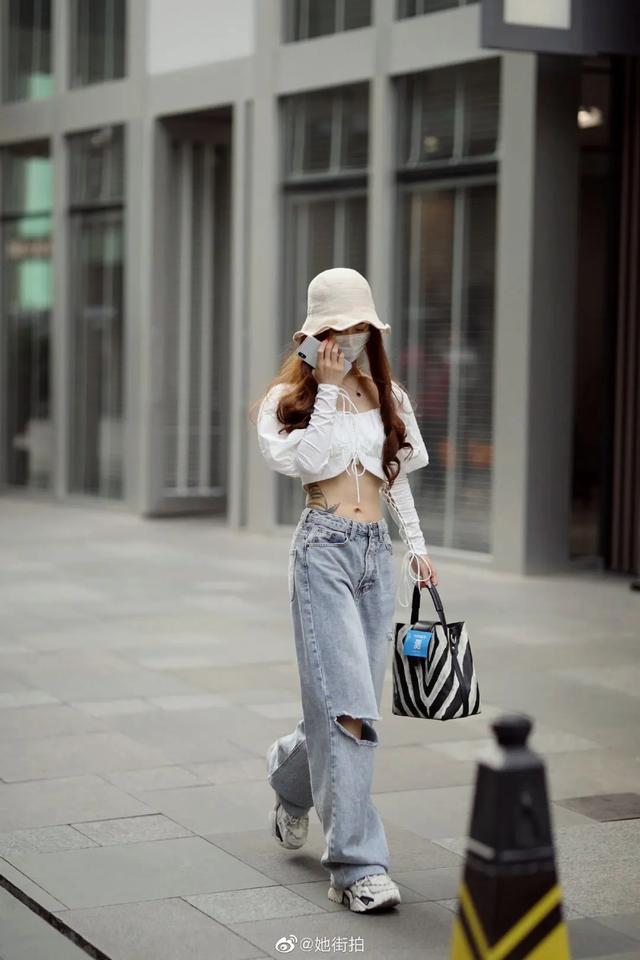 今年，牛仔裤一定要搭这3件上衣！-38.jpg