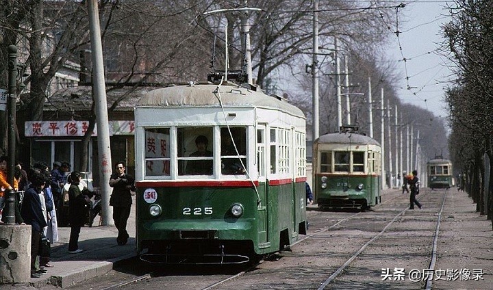 80年代的长春：遍布街头的有轨电车，几代长春人的记忆-1.jpg