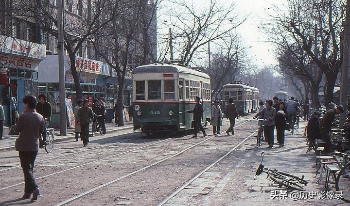 80年代的长春：遍布街头的有轨电车，几代长春人的记忆-2.jpg