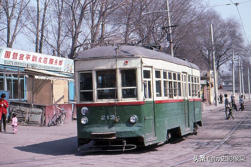 80年代的长春：遍布街头的有轨电车，几代长春人的记忆-9.jpg