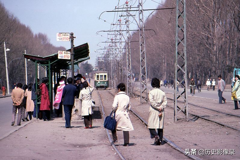 80年代的长春：遍布街头的有轨电车，几代长春人的记忆-8.jpg