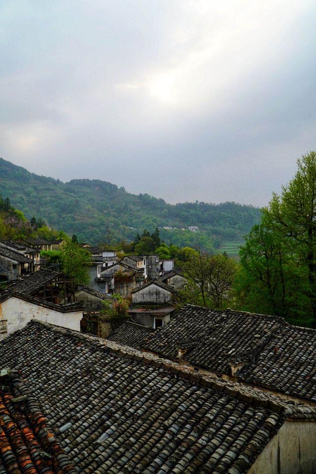 探秘安徽无人古村：村民十几年前迁走，早上看云海晚上无人敢进-2.jpg